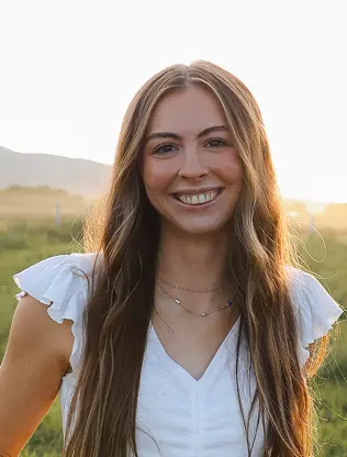 Chloe — Cosmetologist