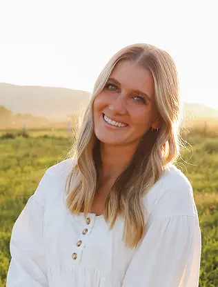 Kelsey — Cosmetologist