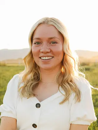 Kylee — Cosmetologist